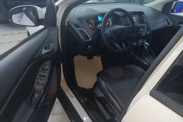 福特 福克斯 2018款 两厢经典 1.6L 自动风尚型智行版中控内饰7003