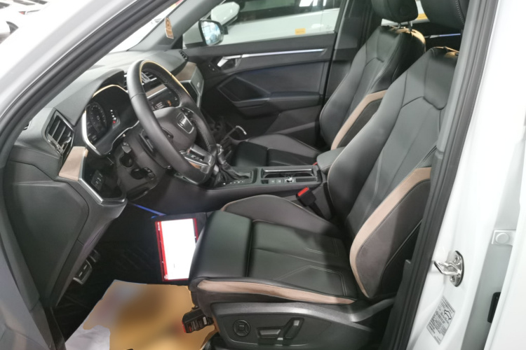 奥迪Q3 2024款 35 TFSI 时尚致雅型中控内饰19