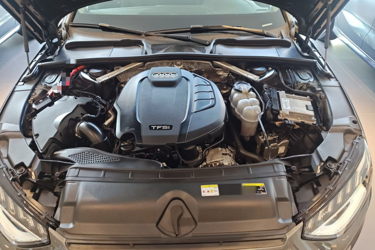 奥迪A4L 2022款 40 TFSI 豪华动感型机舱底盘24