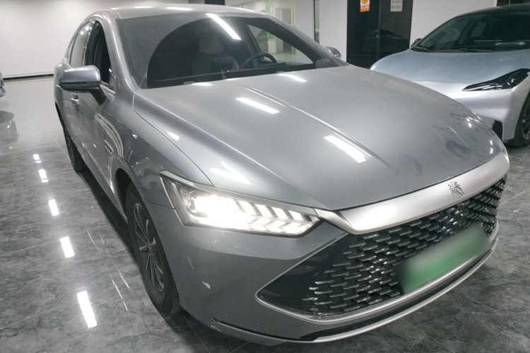 比亚迪 秦PLUS 2024款 荣耀版 DM-i 55KM领先型车身外观3