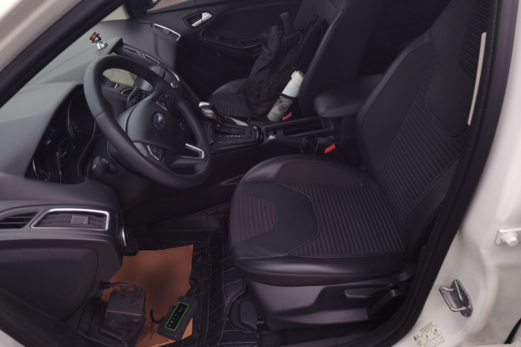 福特 福克斯 2018款 两厢经典 EcoBoost 180 自动精英型中控内饰19