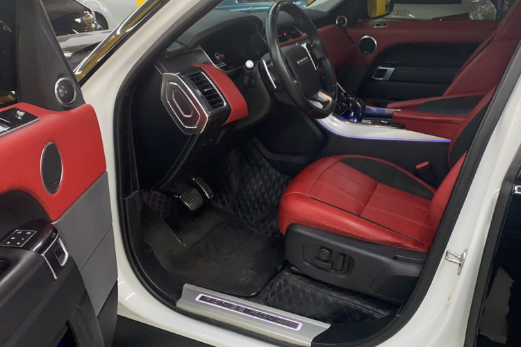 路虎 揽胜运动版 2022款 3.0 L6 耀黑版中控内饰7002