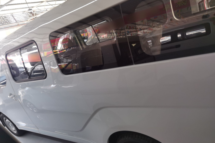 五菱汽车 五菱扬光 2025款 400km 客车版舒适型车身外观4