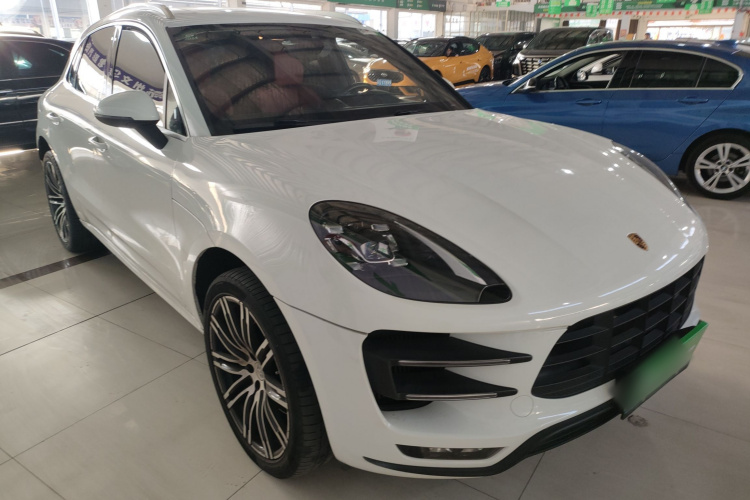 保时捷 2017款  Macan Turbo 3.6T车身外观3