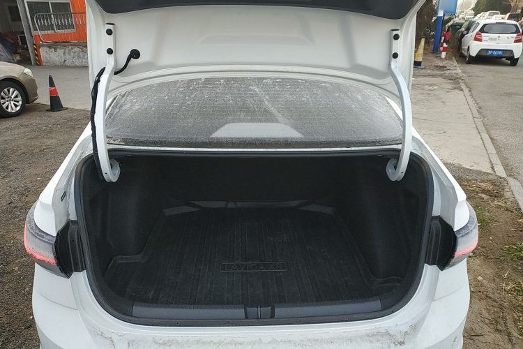 大众 朗逸 2023款 新锐 1.5L 自动新逸版机舱底盘23