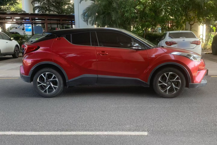 丰田C-HR 2018款 2.0L 领先天窗版 国VI车身外观6002