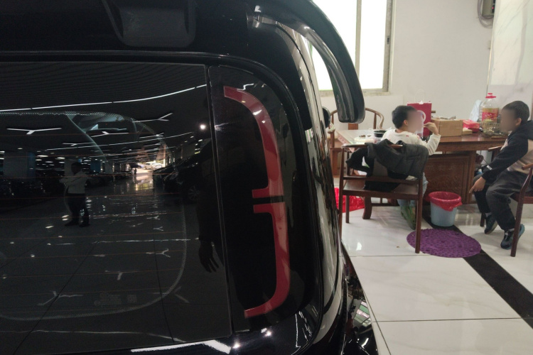 宝骏KiWi EV 2022款 艺术家轻享版 磷酸铁锂车身外观9