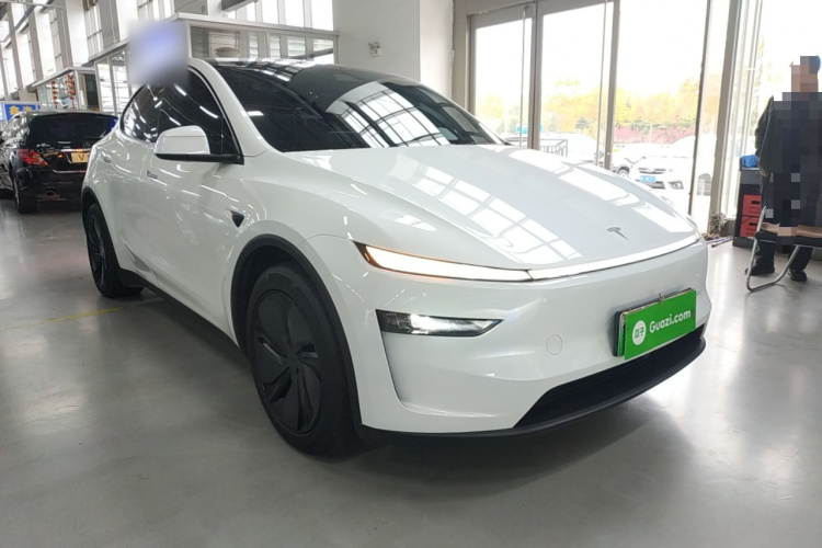 特斯拉 Model Y 2025款 长续航全轮驱动 首发版车身外观3