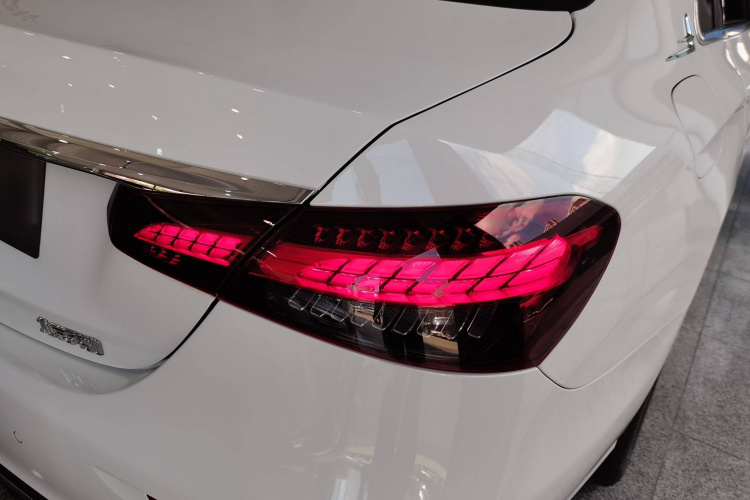 奔驰E级 2023款 E 260 L车身外观6001