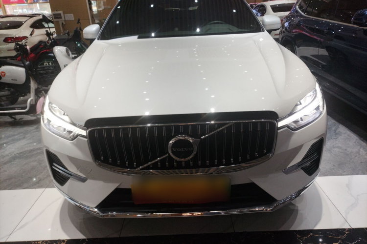 沃尔沃XC60新能源 2023款 T8 插电混动 长续航四驱智远豪华版车身外观2