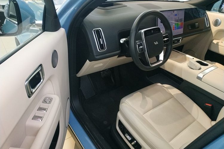 理想汽车 理想L8 2024款 Max中控内饰20