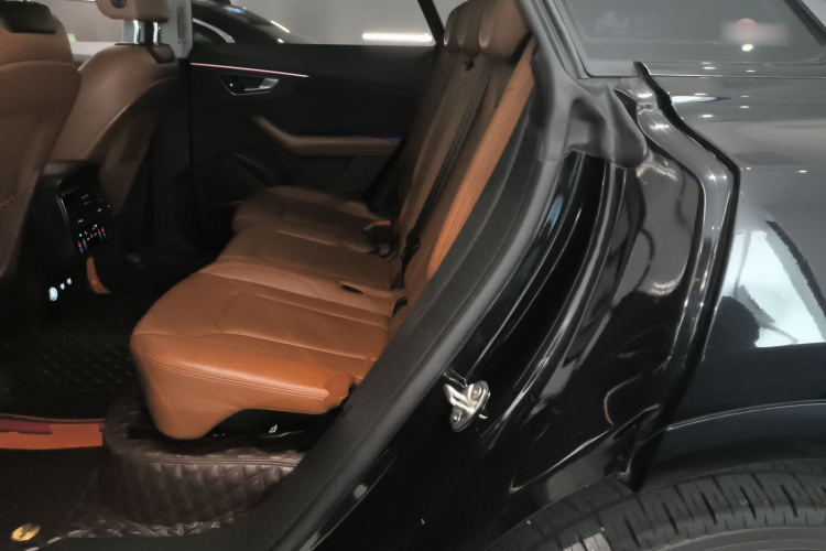 奥迪Q8 2019款 55 TFSI 臻选动感型中控内饰21
