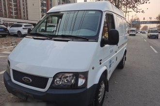 福特 经典全顺 2015款 2.8T柴油厢式运输车短轴3座中顶长车JX493ZLQ4