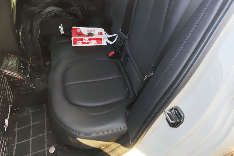 宝马1系 2018款 改款 120i 设计套装型中控内饰7004