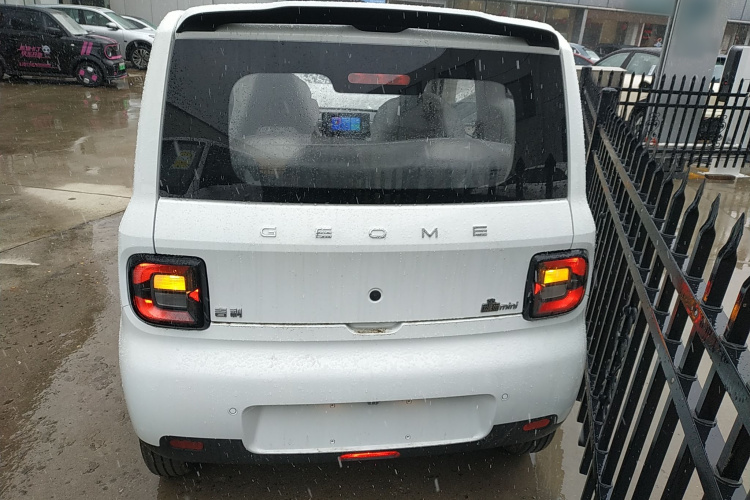 吉利银河 熊猫 2025款 210km 元气熊车身外观6