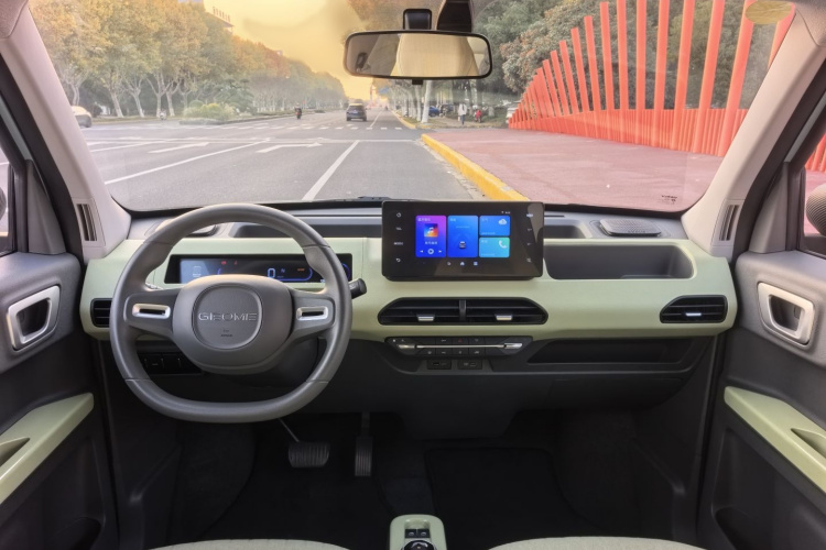 吉利银河 2024款 熊猫mini 200km 耐力熊中控内饰7004