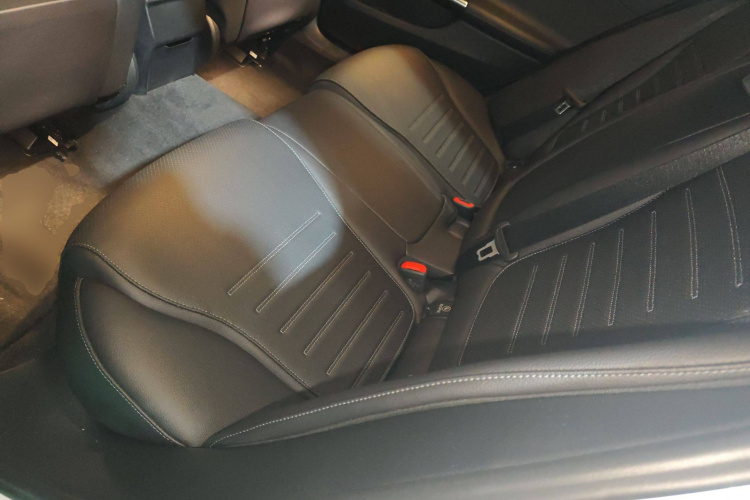 奔驰C级 2022款 改款 C 260 L 运动版中控内饰21