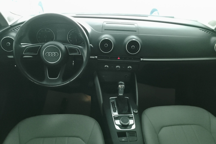 奥迪A3 2017款 Sportback 35 TFSI 进取型中控内饰12