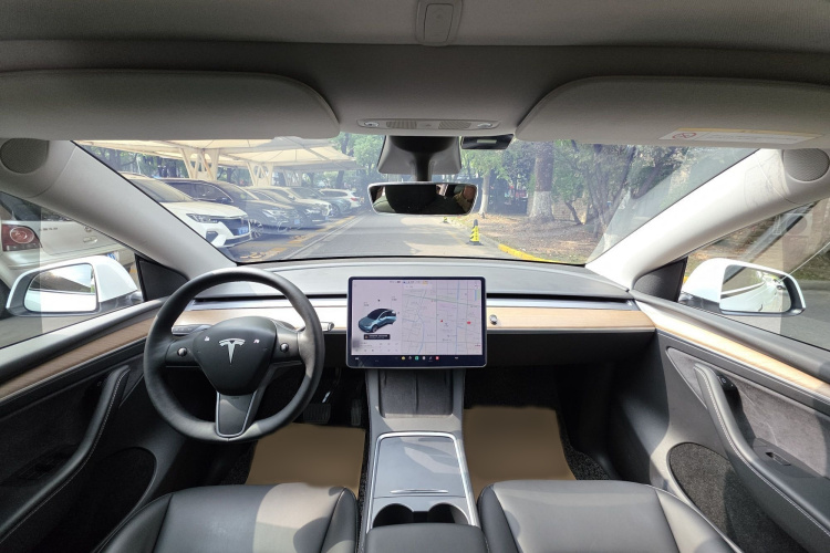 特斯拉 Model Y 2021款 长续航全轮驱动版中控内饰7003