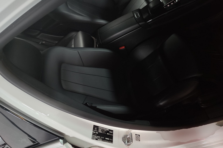 奔驰A级 2022款 改款 A 180 L 运动轿车局部细节41