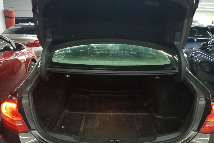 别克 君越 2018款 20T 精英型机舱底盘23