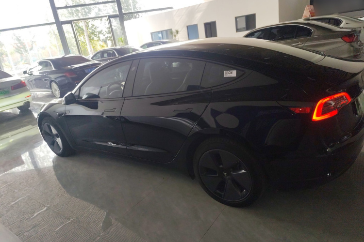 特斯拉 Model 3 2022款 后轮驱动版车身外观4