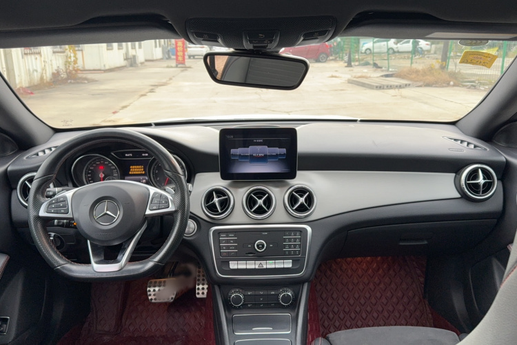 奔驰CLA 2018款 CLA 220 4MATIC中控内饰7001
