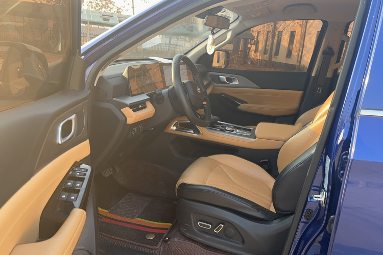 长安览拓者 2023款 2.0T自动四驱汽油旗舰型标箱中控内饰7002