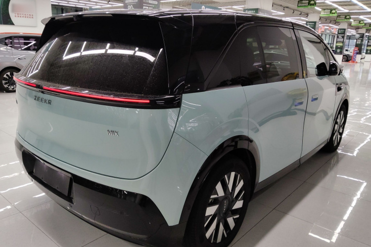 极氪MIX 2025款 智驾版车身外观7