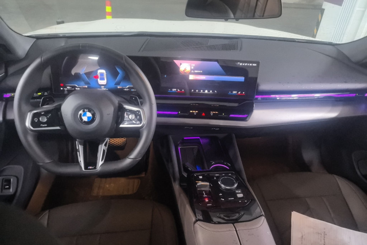 宝马5系 2024款 525Li M运动套装中控内饰7003