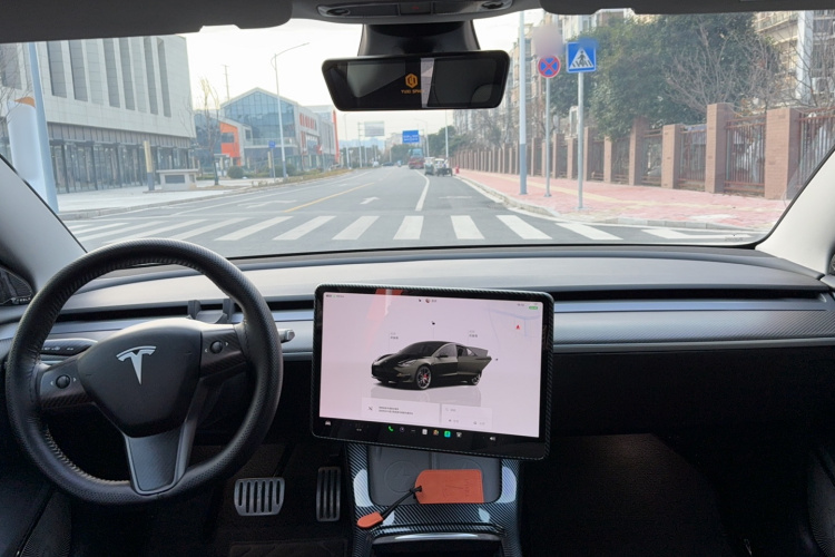 特斯拉 Model 3 2022款 Performance高性能全轮驱动版中控内饰7002