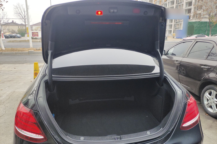 奔驰E级 2019款 E 300 L 运动豪华型机舱底盘23