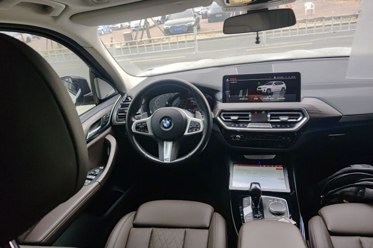 宝马X3 2022款 xDrive30i 领先型 M曜夜套装中控内饰13