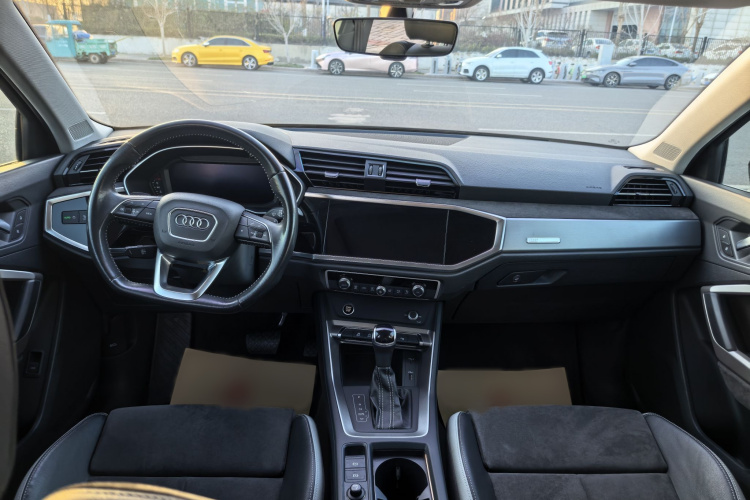 奥迪Q3 2021款 35 TFSI 时尚动感型中控内饰7002
