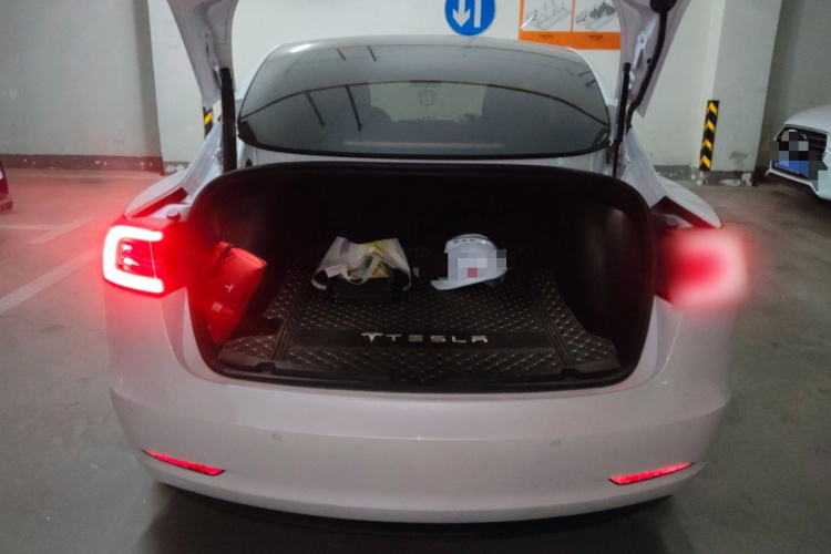 特斯拉 Model 3 2022款 后轮驱动版中控内饰23