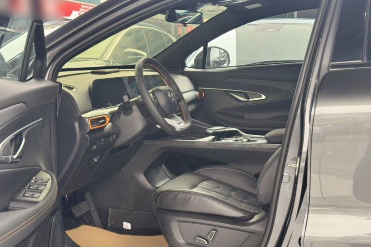 长安UNI-T 2022款 1.5T 运动版 尊贵型中控内饰7001