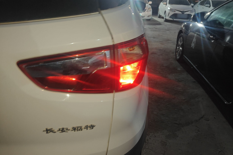 福特 翼搏 2013款 1.5L 自动风尚型车身外观9