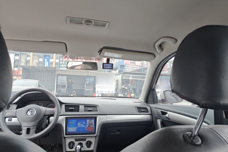 大众 朗逸 2013款 改款经典 1.6L 自动风尚版中控内饰22