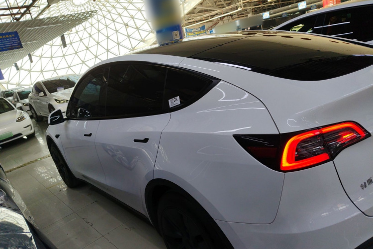 特斯拉 Model Y 2024款 后轮驱动版车身外观6003