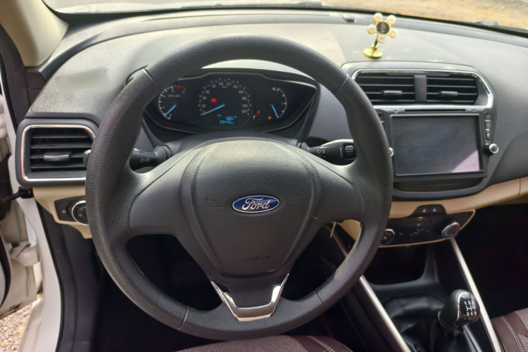 福特 福睿斯 2015款 1.5L 手动舒适型中控内饰7003