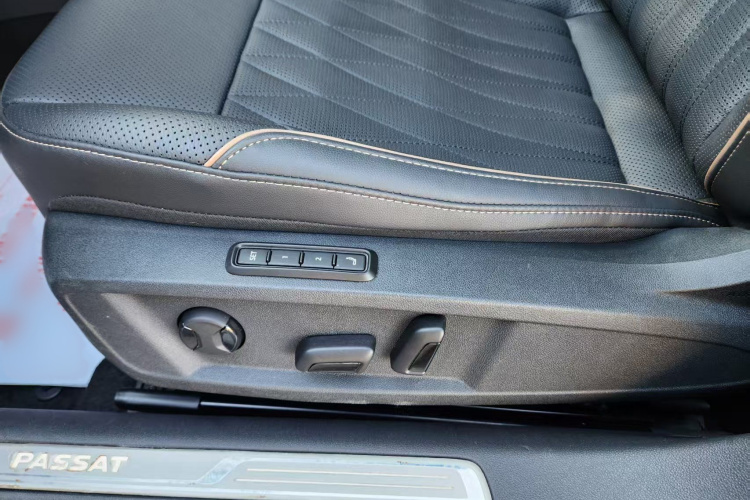 大众 帕萨特 2019款 330TSI 尊贵版 国VI局部细节41