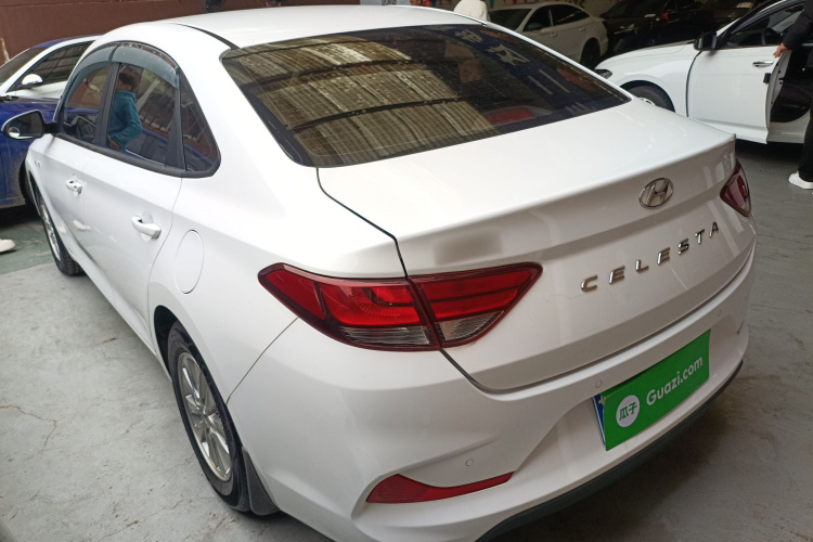 现代 悦动 2018款 1.6L 自动悦目版GL 国V车身外观4