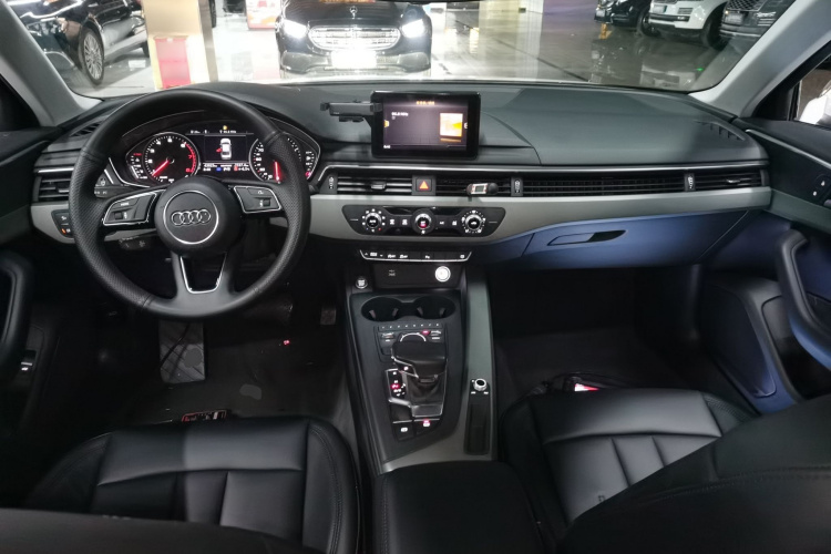 奥迪A4L 2019款 40 TFSI 进取型 国VI中控内饰7002