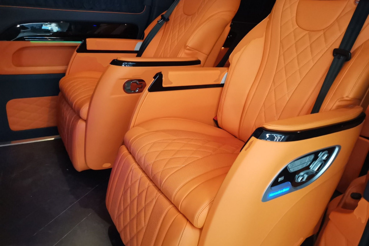 奔驰 威霆 2018款 2.0T 商务版 国VI中控内饰21