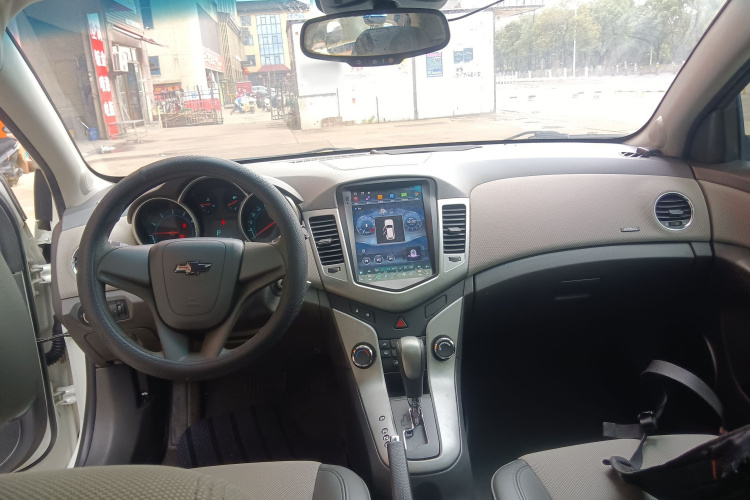 雪佛兰 科鲁兹 2013款 1.8L SE AT中控内饰12