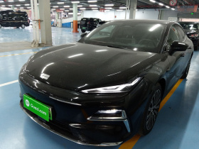 吉利银河 银河星耀8 2025款 130km EM-i 旗舰版