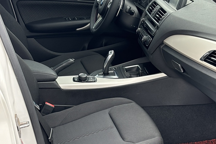 宝马1系(进口) 2016款 118i 领先型中控内饰7002