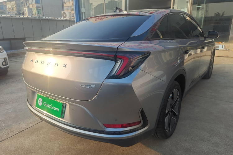 ARCFOX极狐 极狐 阿尔法S6 2025款 735MAX 160kW车身外观7