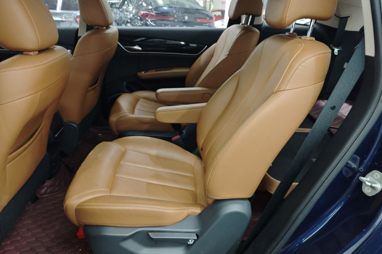 比亚迪 宋MAX 2019款 1.5T 自动智联睿逸型 6座 国V中控内饰21