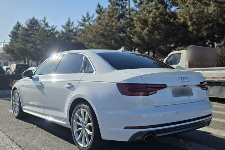 奥迪A4L 2018款 30周年年型 40 TFSI 时尚型车身外观6002